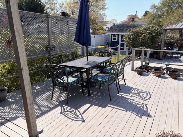 212 Matthews Road, Oakdale, NY 11769