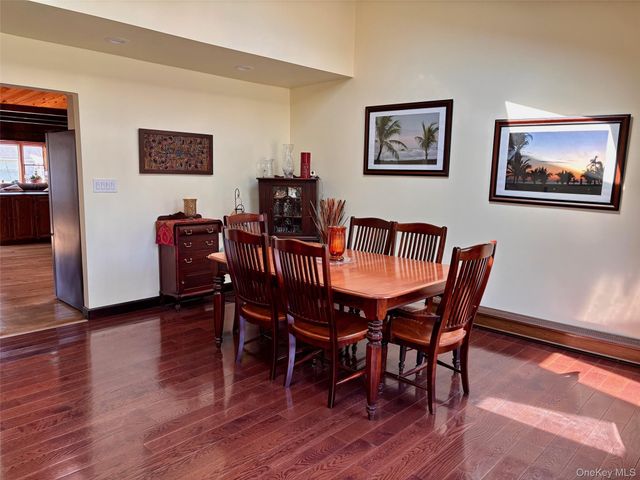 212 Matthews Road, Oakdale, NY 11769