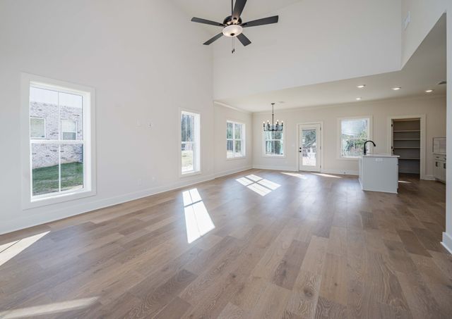 525 McGrath Dr, Smyrna, TN 37167