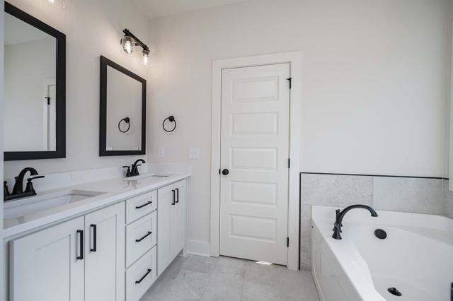 525 McGrath Dr, Smyrna, TN 37167