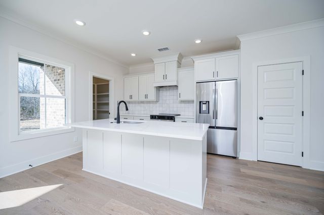 525 McGrath Dr, Smyrna, TN 37167