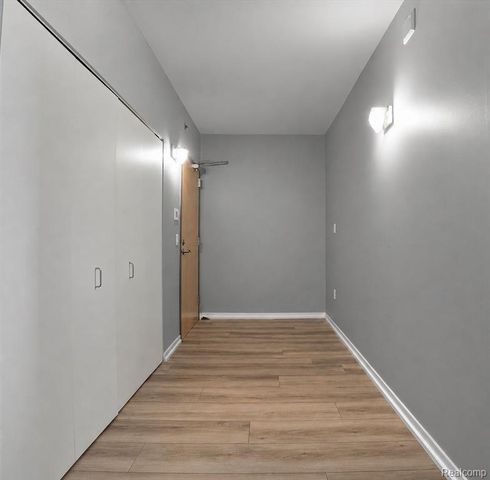 432 S Washington Avenue 703, Royal Oak, MI 48067