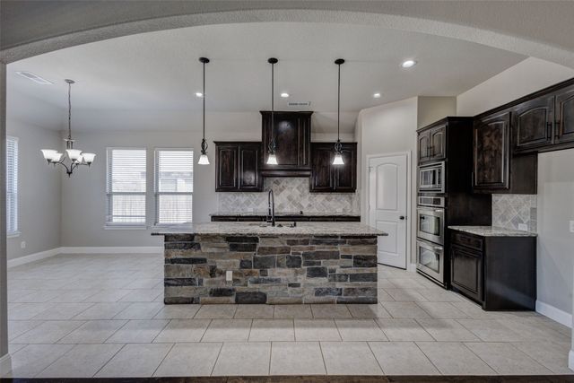 902 Star Grass Drive, Mansfield, TX 76063