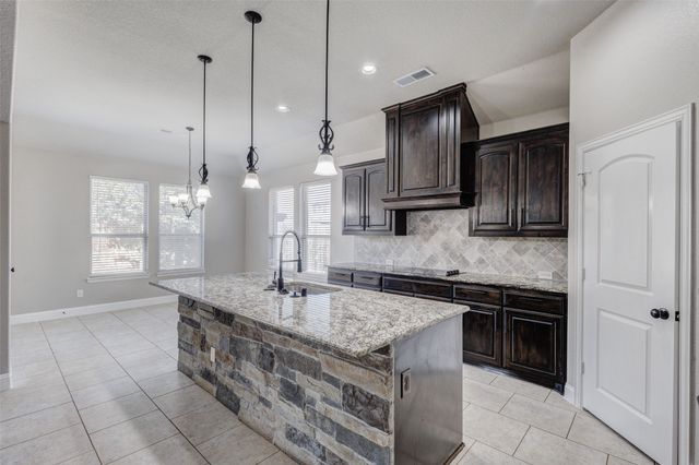 902 Star Grass Drive, Mansfield, TX 76063