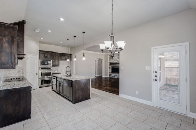 902 Star Grass Drive, Mansfield, TX 76063