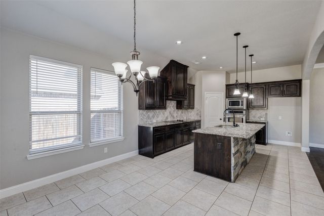 902 Star Grass Drive, Mansfield, TX 76063