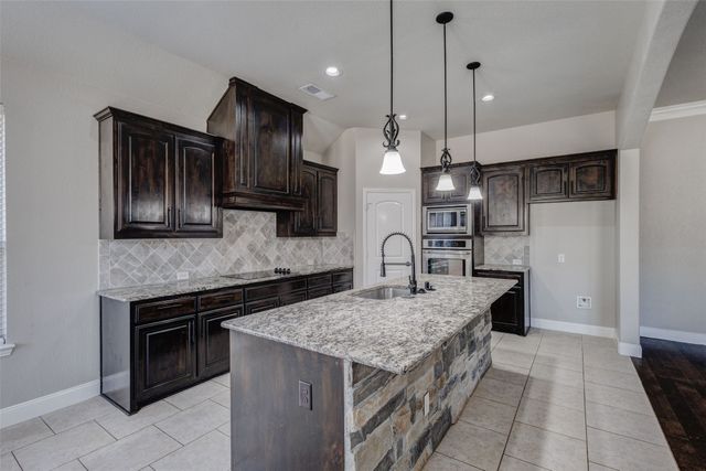 902 Star Grass Drive, Mansfield, TX 76063