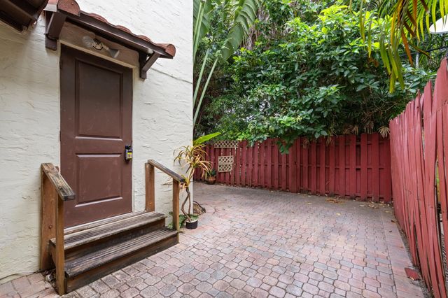 217 Lytton Court, West Palm Beach, FL 33405
