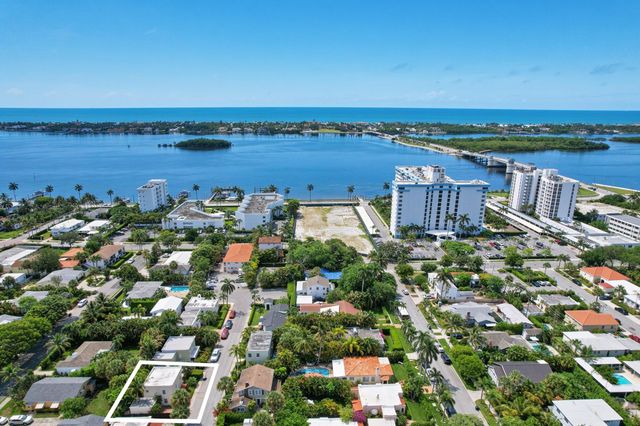 217 Lytton Court, West Palm Beach, FL 33405