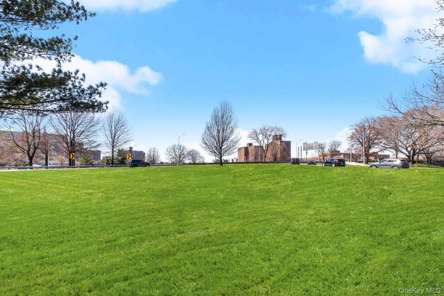 920 Metcalf Avenue 14J, Bronx, NY 10473