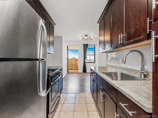 920 Metcalf Avenue 14J, Bronx, NY 10473