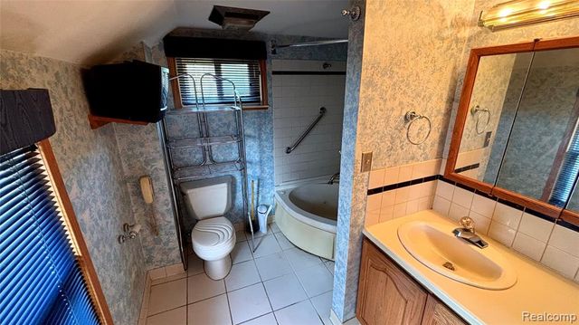 25000 Ann Arbor Trail, Dearborn Heights, MI 48127