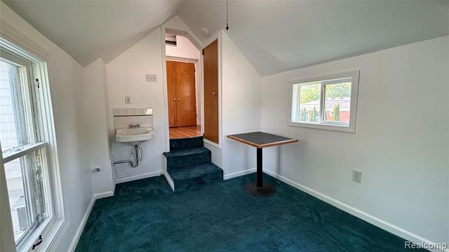 25000 Ann Arbor Trail, Dearborn Heights, MI 48127