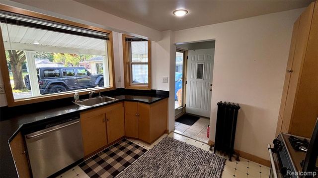 25000 Ann Arbor Trail, Dearborn Heights, MI 48127