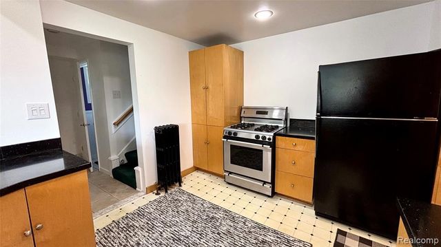 25000 Ann Arbor Trail, Dearborn Heights, MI 48127