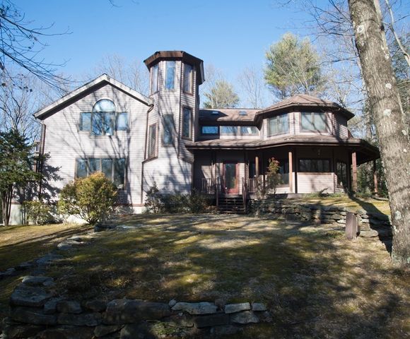 61 South Valley Road, Pelham, MA 01002