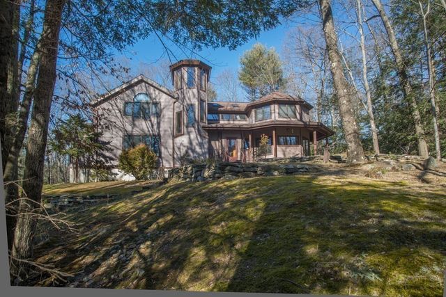 61 South Valley Road, Pelham, MA 01002