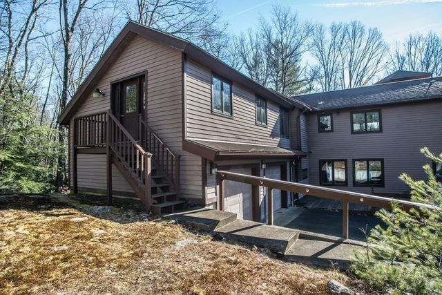 61 South Valley Road, Pelham, MA 01002