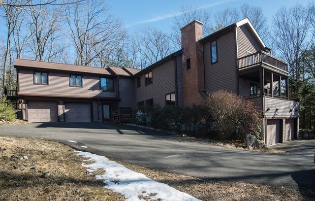61 South Valley Road, Pelham, MA 01002