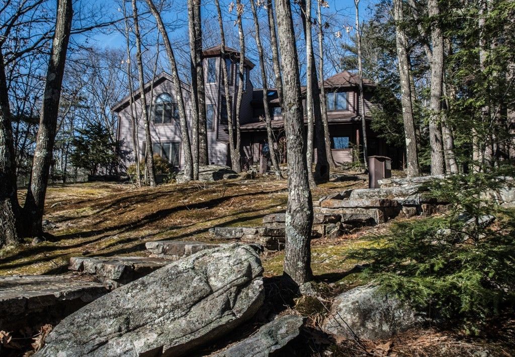 61 South Valley Road, Pelham, MA 01002