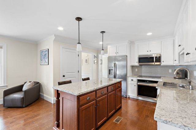 80 Pleasant St 80, Medfield, MA 02052