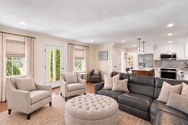 80 Pleasant St 80, Medfield, MA 02052