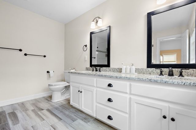 80 Pleasant St 80, Medfield, MA 02052
