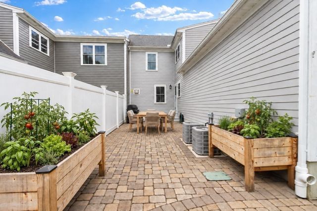 80 Pleasant St 80, Medfield, MA 02052