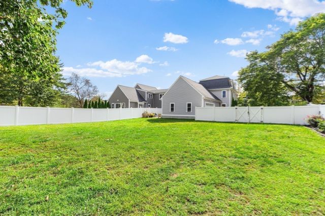 80 Pleasant St 80, Medfield, MA 02052