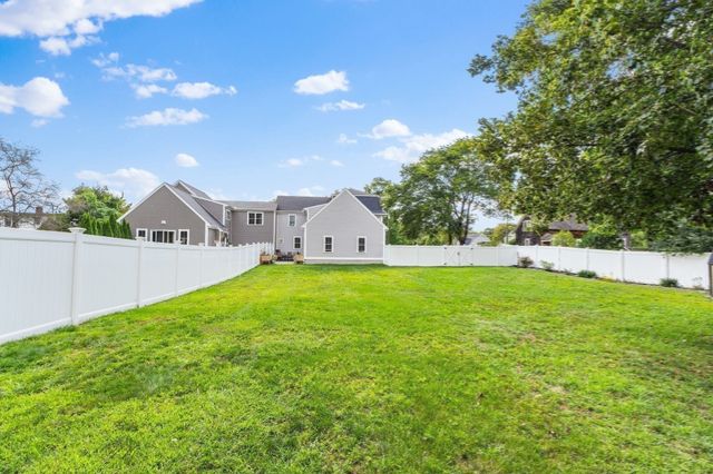 80 Pleasant St 80, Medfield, MA 02052