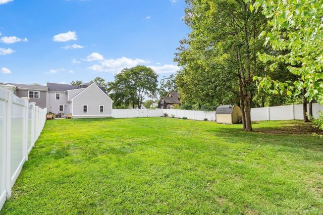 80 Pleasant St 80, Medfield, MA 02052