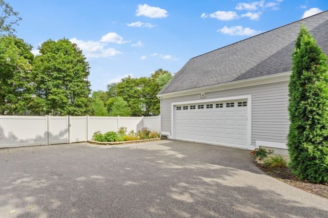 80 Pleasant St 80, Medfield, MA 02052