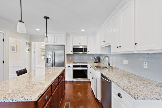 80 Pleasant St 80, Medfield, MA 02052