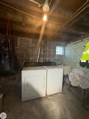 7742 River Road, Cottrellville Twp, MI 48039