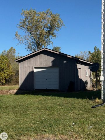 7742 River Road, Cottrellville Twp, MI 48039