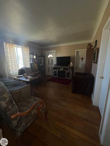 7742 River Road, Cottrellville Twp, MI 48039