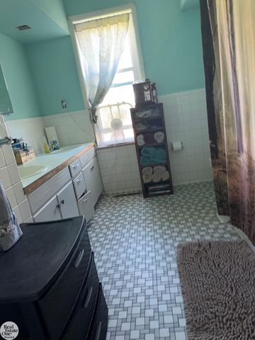 7742 River Road, Cottrellville Twp, MI 48039