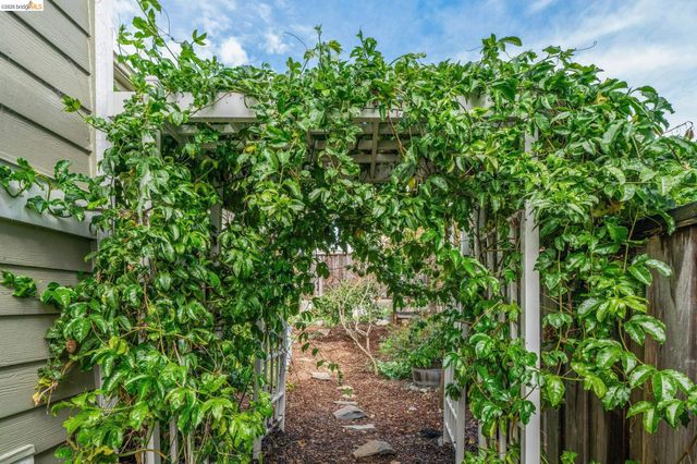 2761 Martin Luther King Jr Ave, Richmond, CA 94804