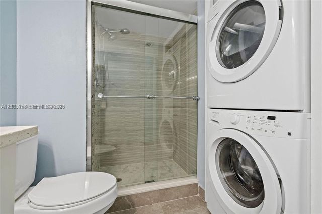 390 Racquet Club Rd 202, Weston, FL 33326