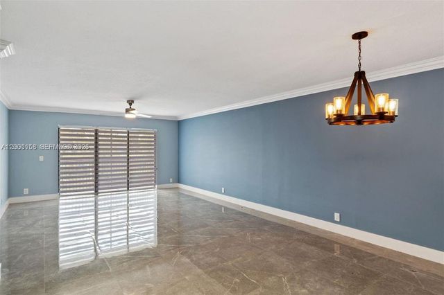 390 Racquet Club Rd 202, Weston, FL 33326