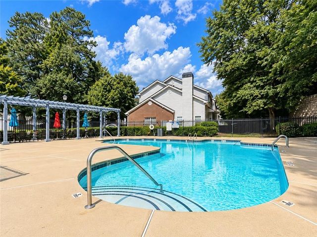 2585 Laurel Circle NW, Atlanta, GA 30311