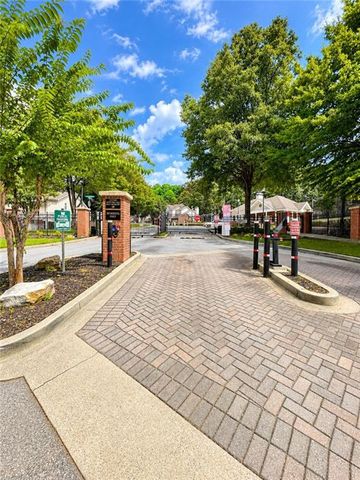 2585 Laurel Circle NW, Atlanta, GA 30311