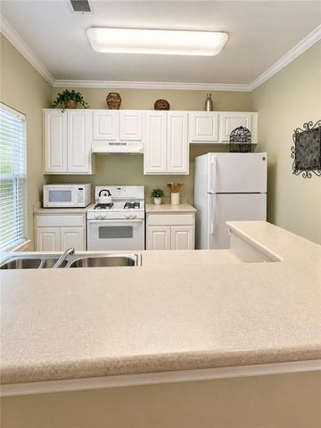 2585 Laurel Circle NW, Atlanta, GA 30311