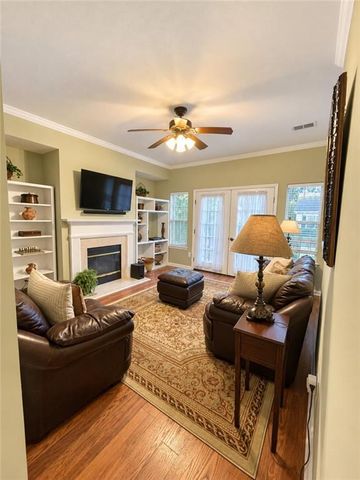 2585 Laurel Circle NW, Atlanta, GA 30311
