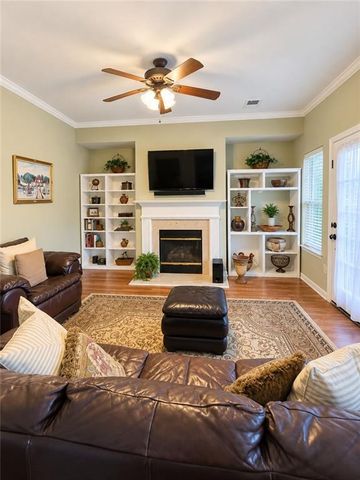 2585 Laurel Circle NW, Atlanta, GA 30311