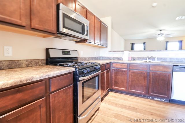 3347 S 207th East Avenue, Broken Arrow, OK 74014