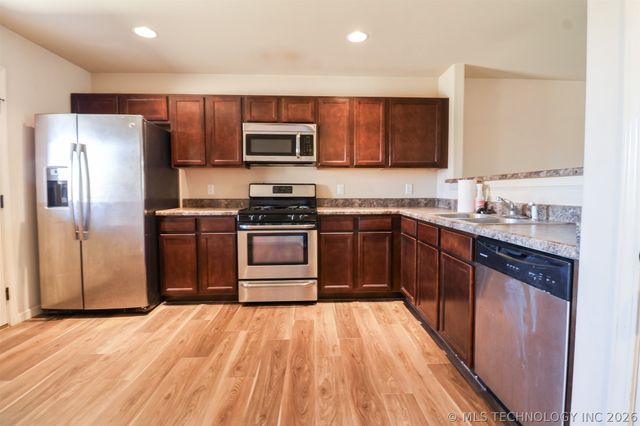 3347 S 207th East Avenue, Broken Arrow, OK 74014