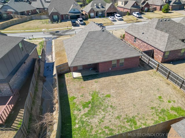 3347 S 207th East Avenue, Broken Arrow, OK 74014