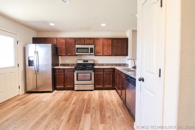 3347 S 207th East Avenue, Broken Arrow, OK 74014