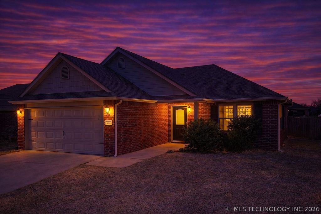 3347 S 207th East Avenue, Broken Arrow, OK 74014